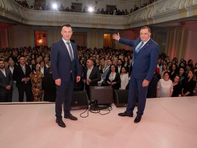 Додик: Свака жена заслужује пажњу и поштовање Додик: Свака жена заслужује пажњу и поштовање