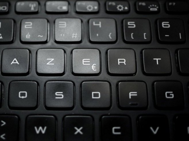 Тастатура (Фото: EPA/YOAN VALAT/илустрација) Тастатура (Фото: EPA/YOAN VALAT/илустрација) -