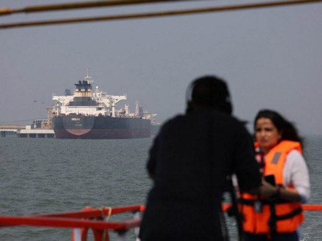 Танкери (Фото: EPA/DIVYAKANT SOLANKI) Танкери (Фото: EPA/DIVYAKANT SOLANKI) -