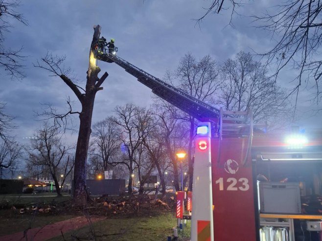 Ватрогасци Бањалука (фото: facebook.com/vatrogascibanjaluka123) Ватрогасци Бањалука (фото: facebook.com/vatrogascibanjaluka123) -