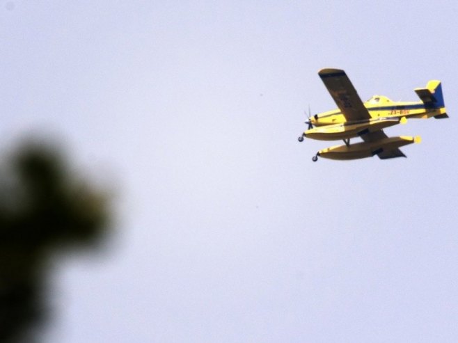 Канадер (Фото: EPA/GEORGI LICOVSKI) Канадер (Фото: EPA/GEORGI LICOVSKI) -