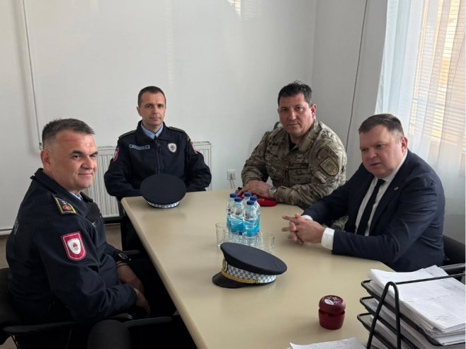 Жељко Будимир посјетио Полицијску станицу Шековићи (фото: instagram.com/mup.srpske) Жељко Будимир посјетио Полицијску станицу Шековићи (фото: instagram.com/mup.srpske) -