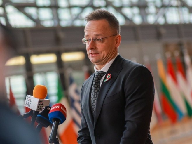 Петер Сијарто (фото: EPA/OLIVIER HOSLET) Петер Сијарто (фото: EPA/OLIVIER HOSLET) -