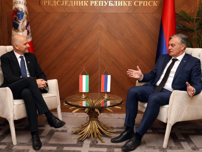 Мађарски амбасадор и Синиша Каран Мађарски амбасадор и Синиша Каран - Фото: ZIPAPHOTO/Borislav Zdrinja