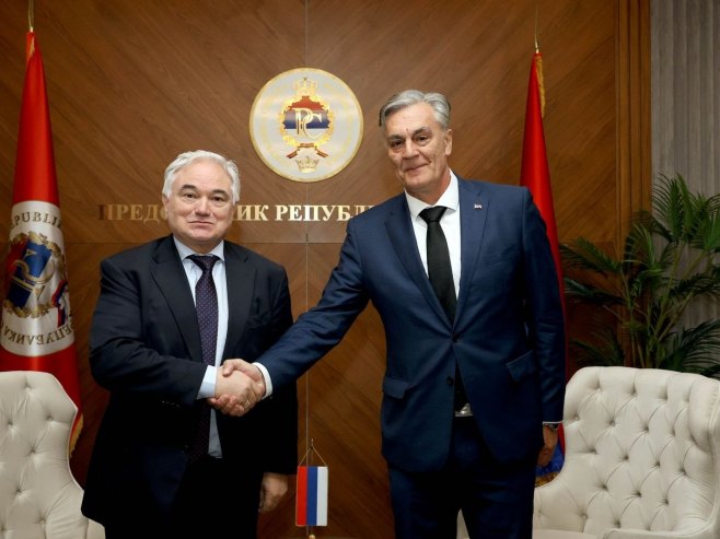 Њемачки амбасадор и Синиша Каран Њемачки амбасадор и Синиша Каран - Фото: ZIPAPHOTO/Borislav Zdrinja