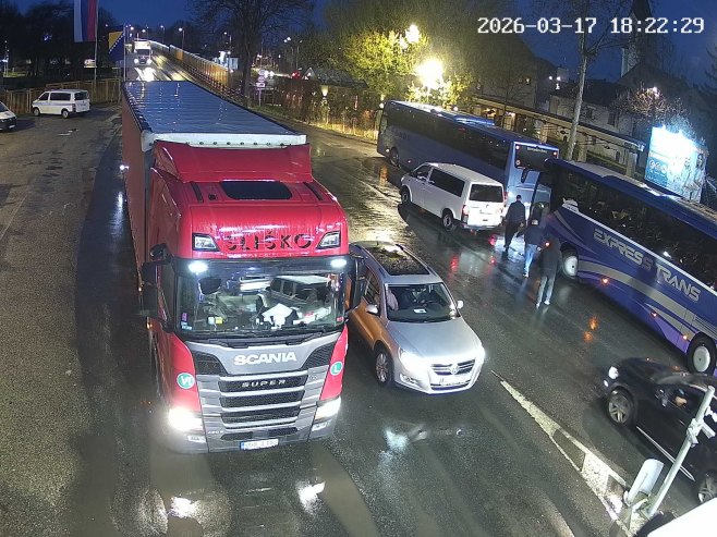 Саобраћај појачан на прелазима Велика Кладуша, Градина и Градишка Саобраћај појачан на прелазима Велика Кладуша, Градина и Градишка