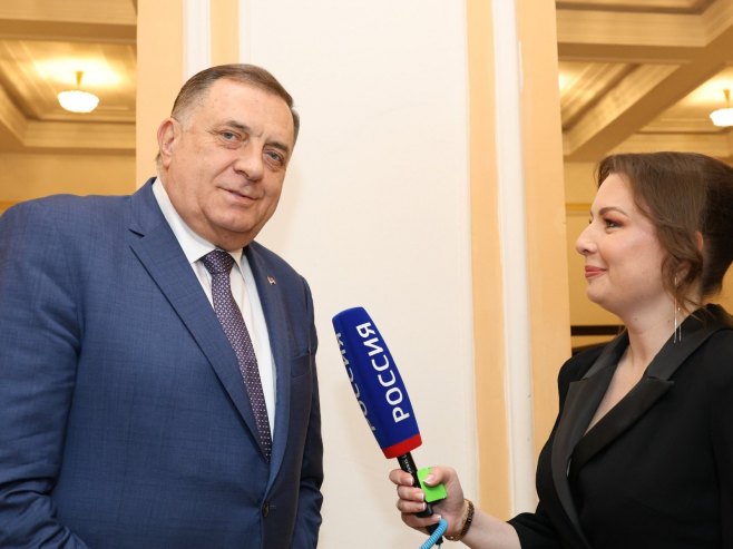 Додик на промоцији филма "Исход" Додик на промоцији филма "Исход" - Фото: ZIPAPHOTO/Borislav Zdrinja