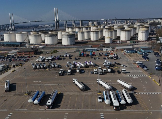 Нафта (фото: EPA/NEIL HALL - илустрација) Нафта (фото: EPA/NEIL HALL - илустрација) -