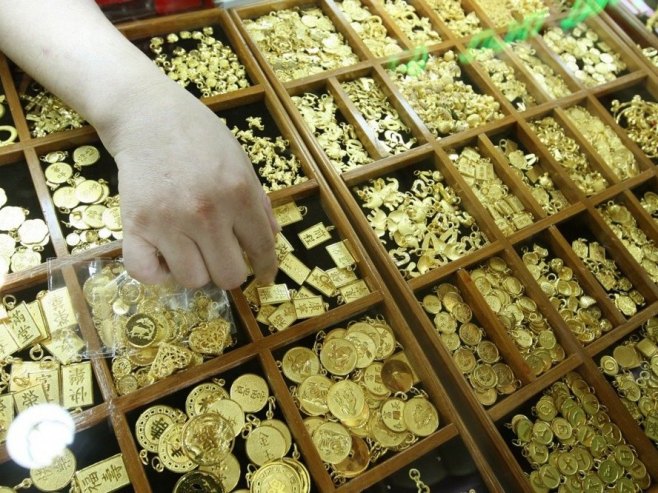Злато, илустрација (Фото: EPA/NARONG SANGNAK) Злато, илустрација (Фото: EPA/NARONG SANGNAK) -