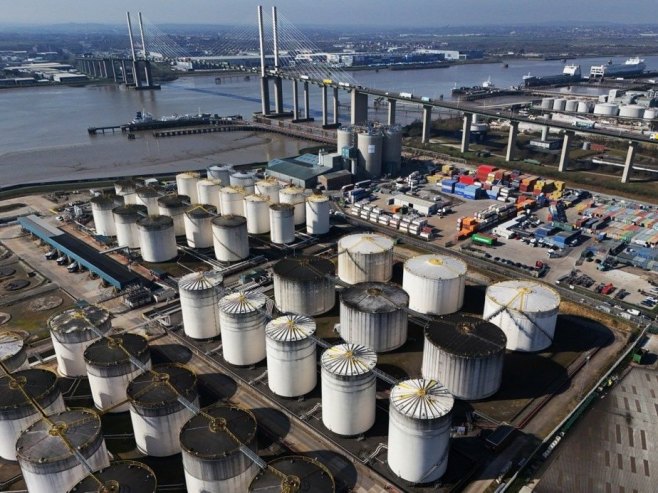 Рафинерија (фото: EPA/NEIL HALL) Рафинерија (фото: EPA/NEIL HALL) -