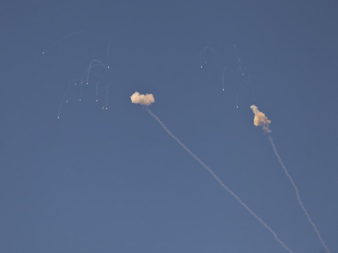 Ракета (Фото: EPA/OLIVER WEIKEN) Ракета (Фото: EPA/OLIVER WEIKEN) -