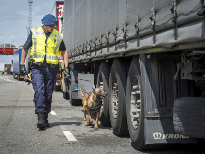 Полиција Холандије (фото: EPA/LEX VAN LIESHOUT) Полиција Холандије (фото: EPA/LEX VAN LIESHOUT) -