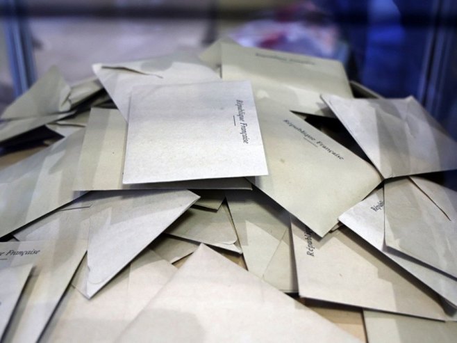 Избори у Француској (Фото: EPA/SEBASTIEN NOGIER) Избори у Француској (Фото: EPA/SEBASTIEN NOGIER) -