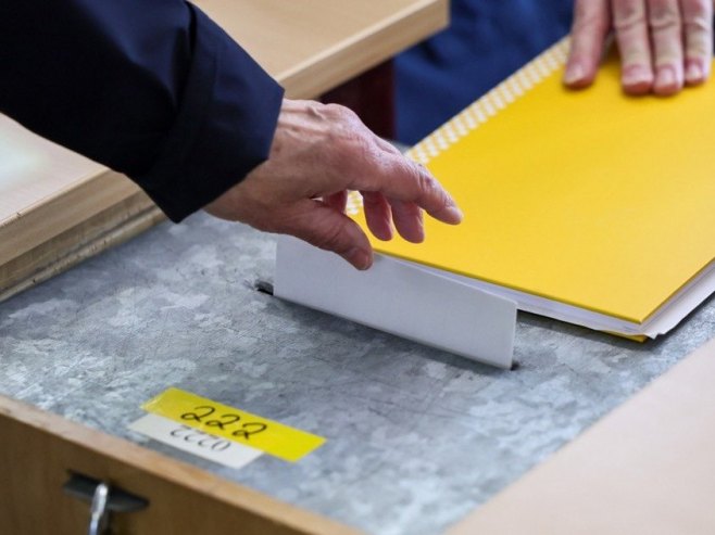 Избори у њемачкој покрајини Рајна-Палатинат (фото: EPA/RONALD WITTEK) Избори у њемачкој покрајини Рајна-Палатинат (фото: EPA/RONALD WITTEK) -