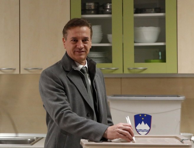 Роберт Голоб на гласању (Фото: EPA/ANTONIO BAT) Роберт Голоб на гласању (Фото: EPA/ANTONIO BAT) -