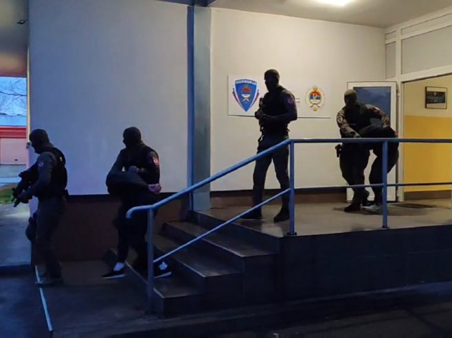 Спроведена два лица у Окружно јавно тужилаштво Бањалука Спроведена два лица у Окружно јавно тужилаштво Бањалука - Фото: РТРС