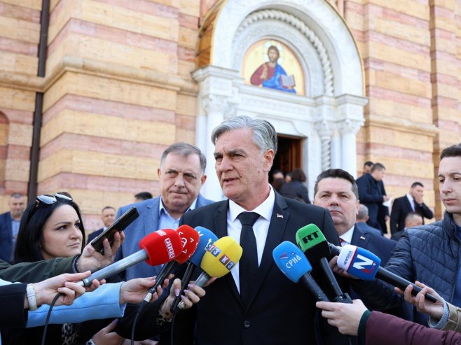 Синиша Каран Синиша Каран - Фото: ZIPAPHOTO/Borislav Zdrinja