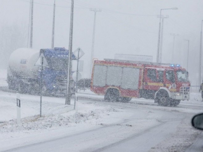 Сњежно невријеме (фото: EPA/TIBOR KATONA HUNGARY OUT - илустрација) Сњежно невријеме (фото: EPA/TIBOR KATONA HUNGARY OUT - илустрација) -