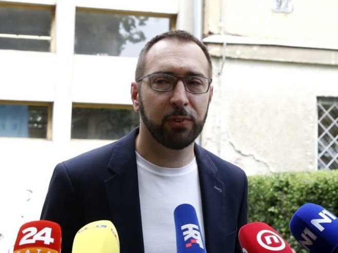 Томашевић: Више повријеђених у невремену у Загребу, оштећено 150 возила и 50 кровова (ФОТО/ВИДЕО) Томашевић: Више повријеђених у невремену у Загребу, оштећено 150 возила и 50 кровова (ФОТО/ВИДЕО)