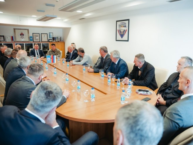 Будимир са ветеранима МУП-а Српске Будимир са ветеранима МУП-а Српске - Фото: РТРС