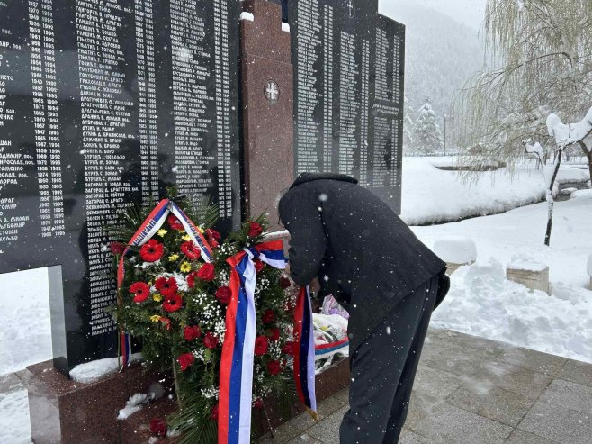 Полагање вијенаца Полагање вијенаца - Фото: РТРС