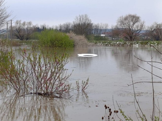 Потопљен ауто у Сани Потопљен ауто у Сани - Фото: РТРС
