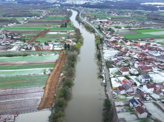Изградња насипа на Гомјеници (Фото: facebook.com/slobodanjavor.snsd.prijedor) Изградња насипа на Гомјеници (Фото: facebook.com/slobodanjavor.snsd.prijedor) -