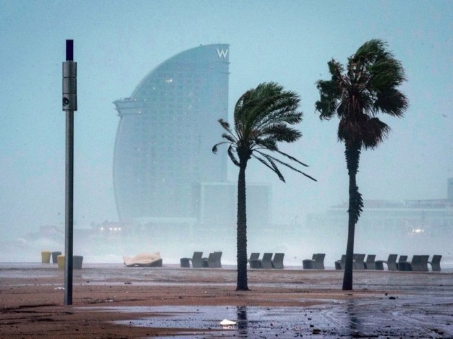 Олуја (фото: EPA/Enric Fontcuberta - илустрација) Олуја (фото: EPA/Enric Fontcuberta - илустрација) -