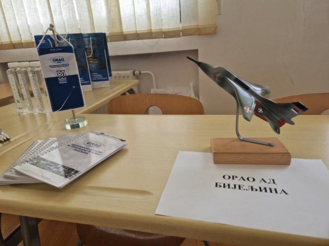 Бијељина - Сајам запошљавања, штанд компаније "Орао" Бијељина - Сајам запошљавања, штанд компаније "Орао" - Фото: СРНА