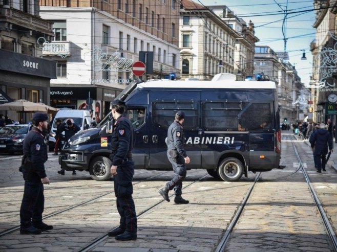 Полиција Италије (фото: EPA/MATTEO CORNER - илустрација) Полиција Италије (фото: EPA/MATTEO CORNER - илустрација) -