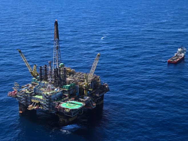 Нафтна платформа (Фото: EPA/Andre Borges) Нафтна платформа (Фото: EPA/Andre Borges) -