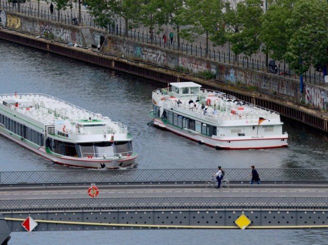 Берлин (фото: EPA/HANNIBAL HANSCHKE) Берлин (фото: EPA/HANNIBAL HANSCHKE) -