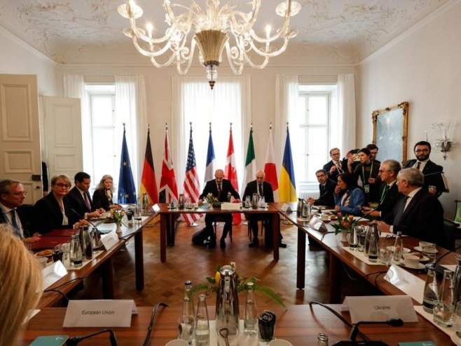 Чланице Г7 (Фото: EPA/GIUSEPPE LAMI) Чланице Г7 (Фото: EPA/GIUSEPPE LAMI) -