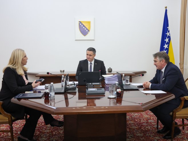 Комшић и Бећировић одбили да уврсте на дневни ред иницијативу да се "Муслиманско братство" прогласи за терористичку организацију Комшић и Бећировић одбили да уврсте на дневни ред иницијативу да се "Муслиманско братство" прогласи за терористичку организацију