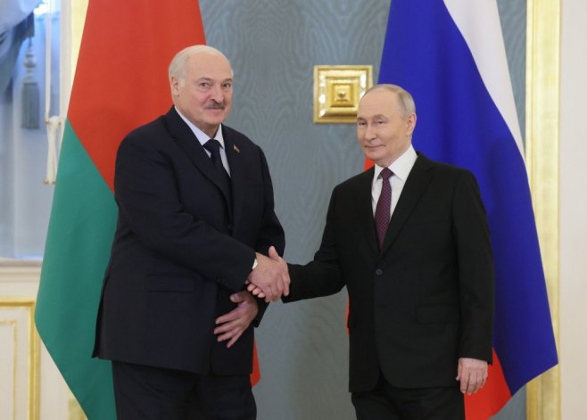 Лукашенко и Путин (Фото: EPA/MAXIM SHIPENKOV / POOL) Лукашенко и Путин (Фото: EPA/MAXIM SHIPENKOV / POOL) -