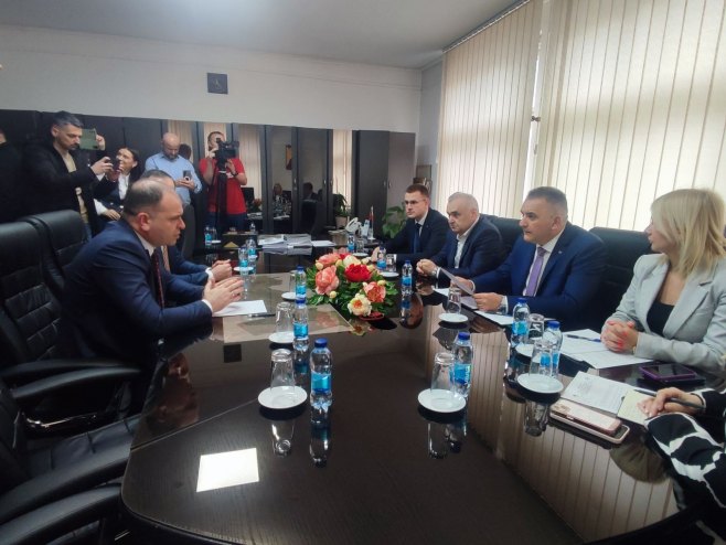 Минић са руководстом Града Зворник Минић са руководстом Града Зворник - Фото: РТРС