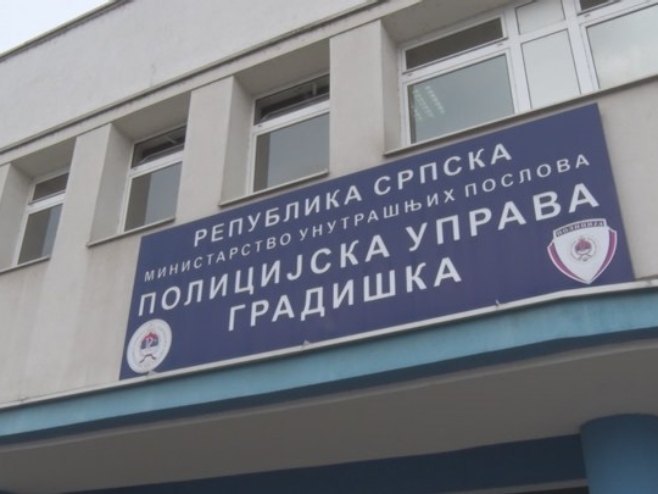 Пожар на путничком аутомобилу у Градишци Пожар на путничком аутомобилу у Градишци