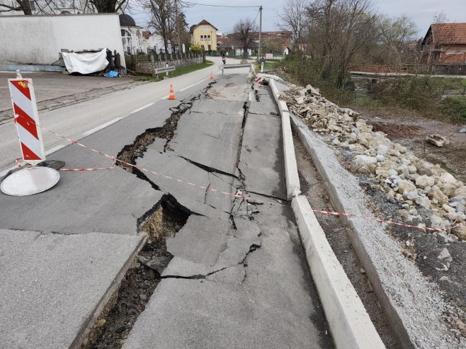 Одрон цесте на путу Козарац-Мраковица Одрон цесте на путу Козарац-Мраковица - Фото: РТРС