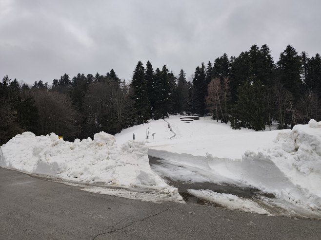 Очишћен пут на Козару Очишћен пут на Козару - Фото: РТРС