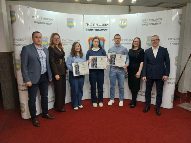 Млади креативно представили Прњавор кроз једноминутне филмове Млади креативно представили Прњавор кроз једноминутне филмове