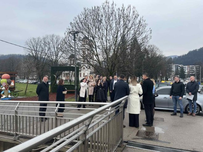 Делегација Србије у Челинцу Делегација Србије у Челинцу - Фото: РТРС