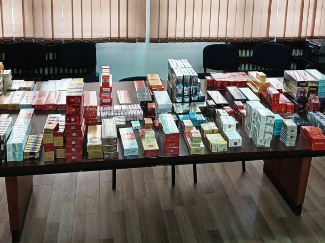 Кинезу одузето око 2.4000 паклица цигарета без акцизних маркица (ФОТО) Кинезу одузето око 2.4000 паклица цигарета без акцизних маркица (ФОТО)