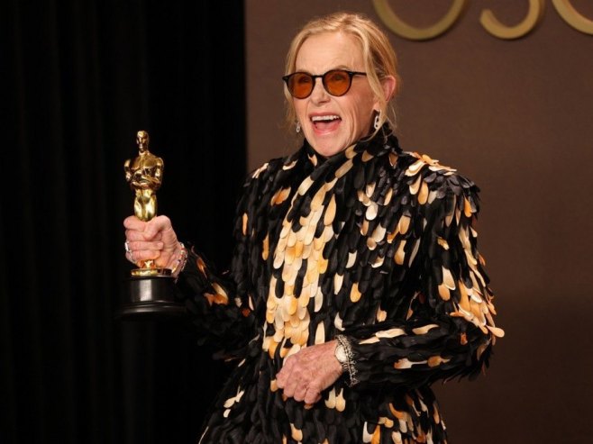 "Weapons" добија преднаставак о злокобној тетки Гледис "Weapons" добија преднаставак о злокобној тетки Гледис