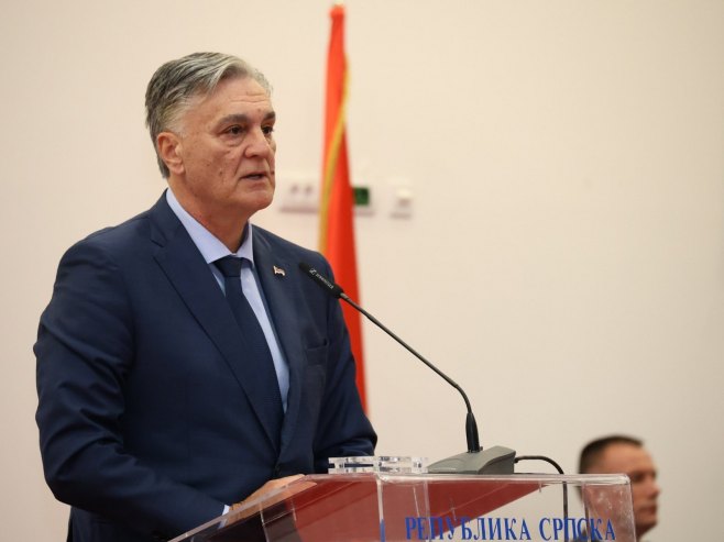 Синиша Каран Синиша Каран - Фото: ZIPAPHOTO/Borislav Zdrinja