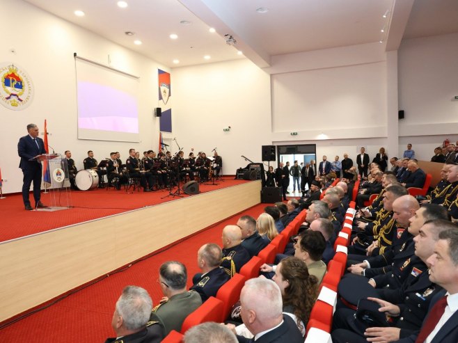 Синиша Каран Синиша Каран - Фото: ZIPAPHOTO/Borislav Zdrinja