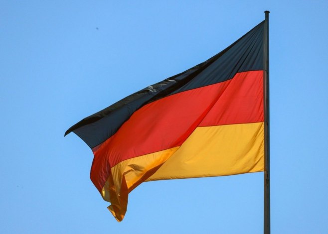 Њемачка застава (Фото: EPA/HANNIBAL HANSCHKE) Њемачка застава (Фото: EPA/HANNIBAL HANSCHKE) -