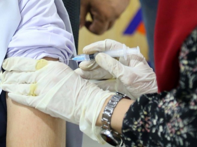 Вакцинисање (фото: EPA/NADEEM KHAWAR) Вакцинисање (фото: EPA/NADEEM KHAWAR) -