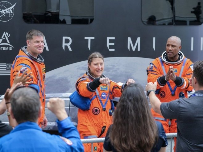 Астронаути (Фото: EPA/CRISTOBAL HERRERA-ULASHKEVICH) Астронаути (Фото: EPA/CRISTOBAL HERRERA-ULASHKEVICH) -