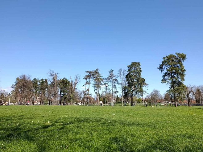 У петак претежно сунчано, могући локални пљускови у брдско-планинским предјелима У петак претежно сунчано, могући локални пљускови у брдско-планинским предјелима