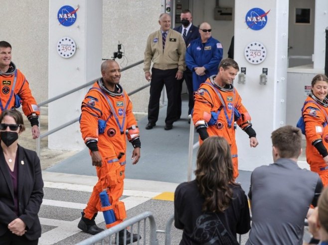 Астронаути (Фото: EPA/CRISTOBAL HERRERA-ULASHKEVICH) Астронаути (Фото: EPA/CRISTOBAL HERRERA-ULASHKEVICH) -